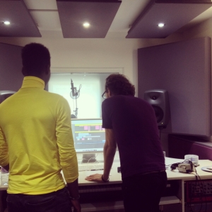 Eli asks James to ensure he colour matches his shirt to the tracks...